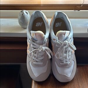 New Balance 574 Sneakers. Size 8.5 🧡